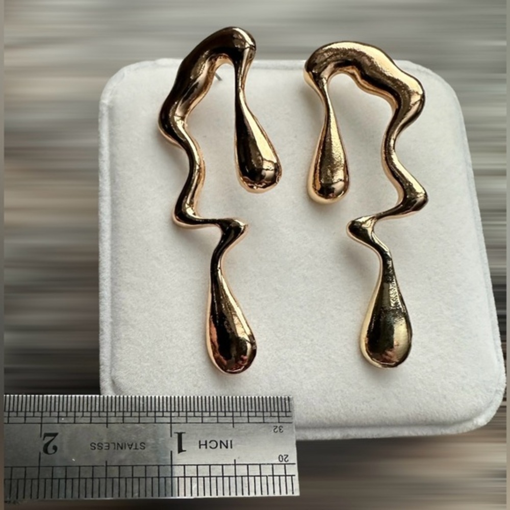 Anthropologie fluid, retro, geometric, abstract, gold, statement earring 3inch - Picture 2 of 4